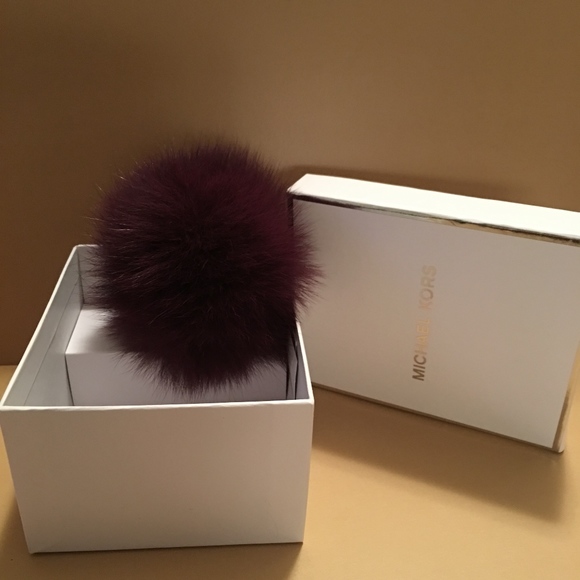 NWT - MICHAEL KORS PLUM FOX FUR POM KEY FOB - Picture 2 of 6